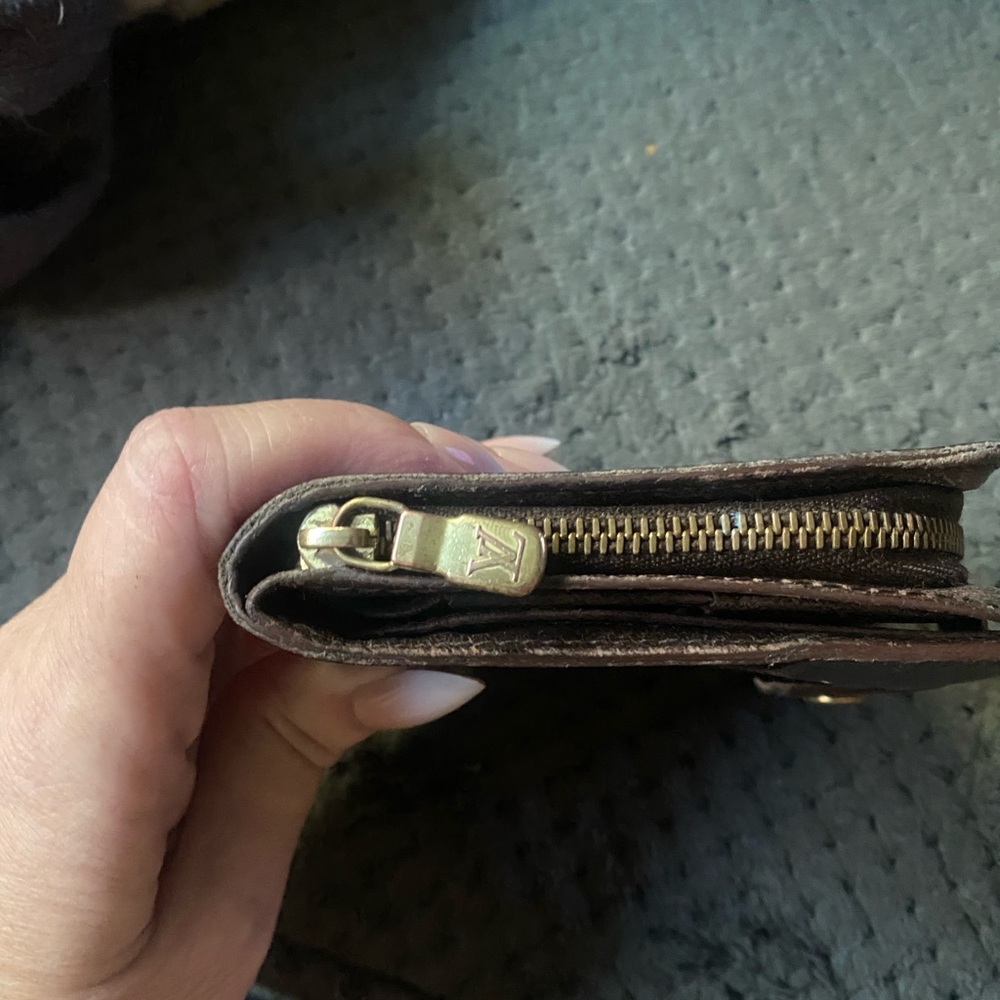Louis Vuitton authentic damier ebene Wallet - Picture 3 of 10